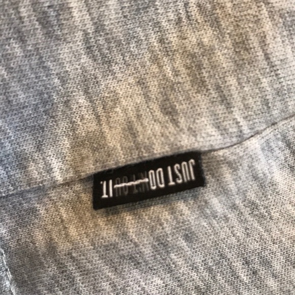 Nike workout tank! Like new! 🖤 - Picture 4 of 7